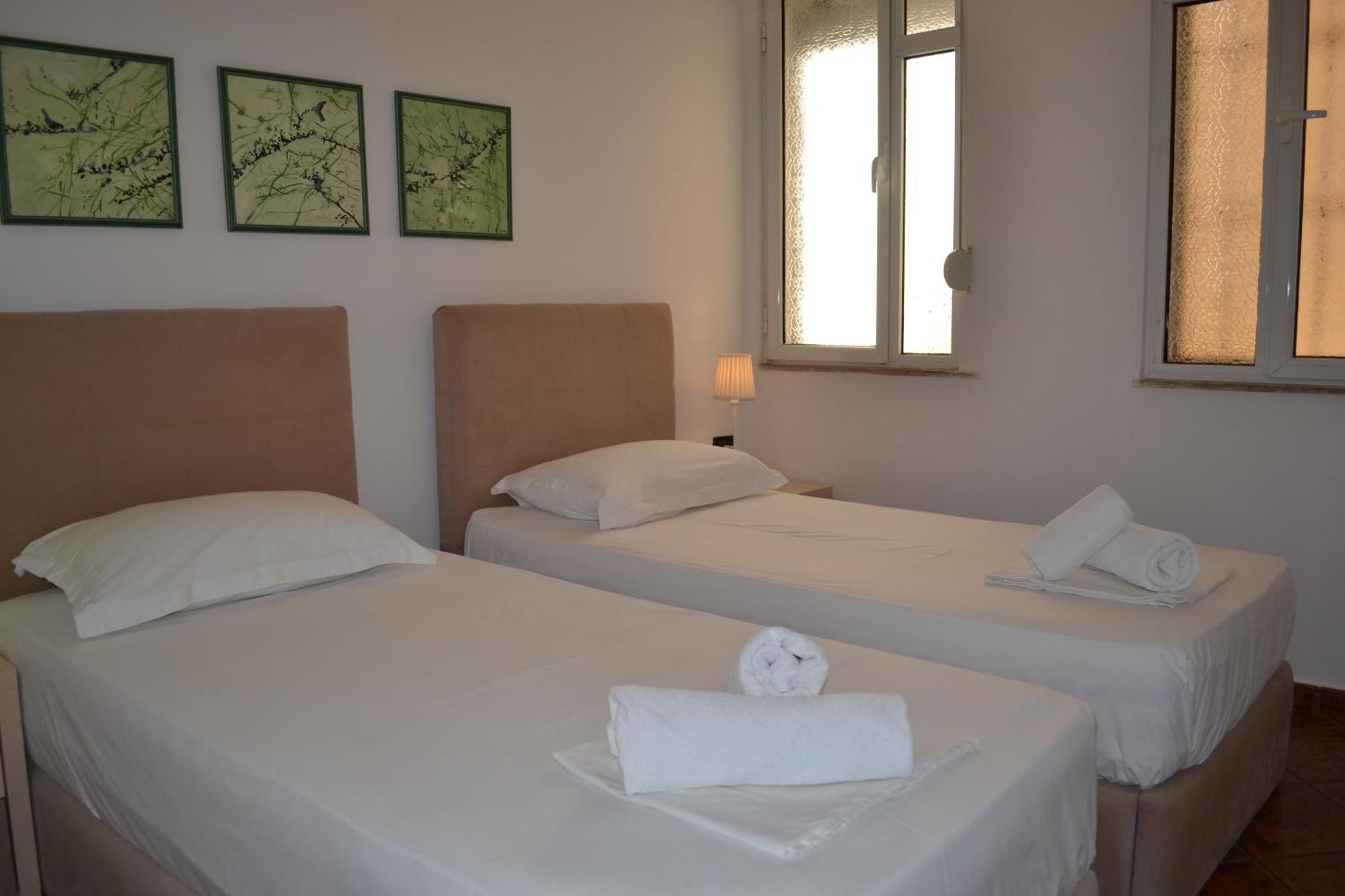 Central 5 Bedrooms Apartment Partial Seaview Vlorë Exterior foto
